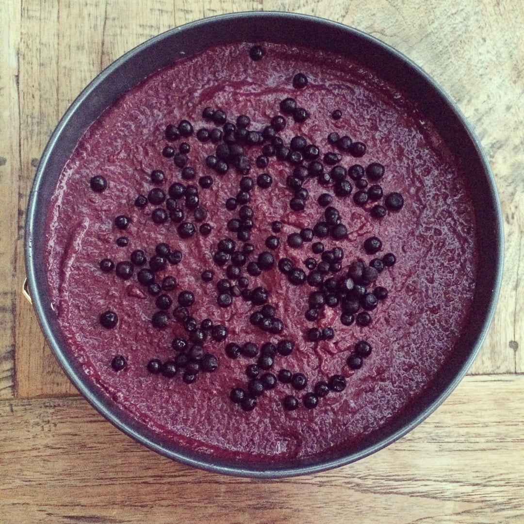 Raw ‘cheesecake’ met bosvruchten